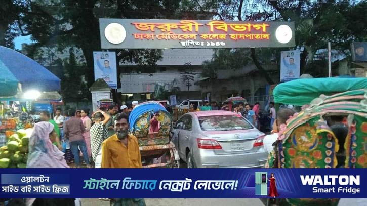 বঙ্গভবনের সামনে মুরগির ভ্যানে পিকআপের ধাক্কা, নিহত ২