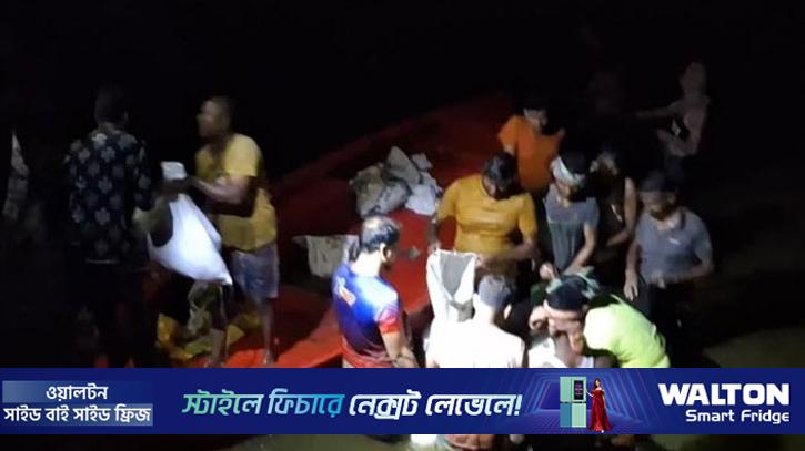 গভীর রাতে সরকারি পুকুরের মাছ ধরে নিয়ে গেলেন দুই সহকারী কমিশনার