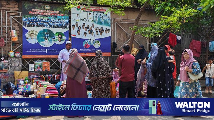 ঈদের কেনাকাটায় স্বল্প আয়ের মানুষের ভরসা ফুটপাত