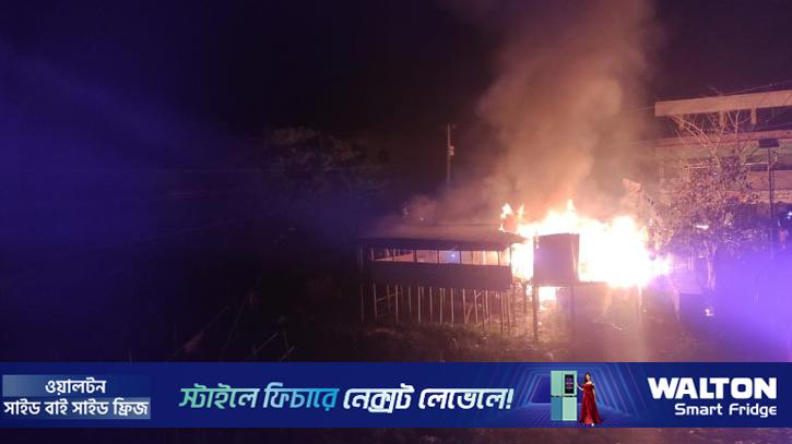 নলডাঙ্গায় রাতে আগুনে পুড়ল ৬ দোকান