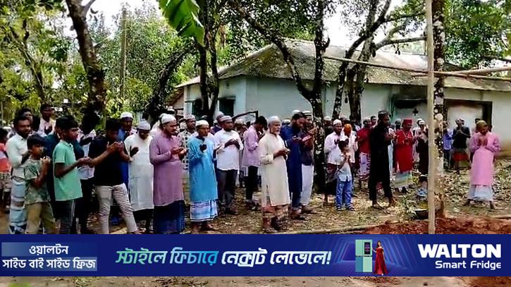 টাঙ্গাইলে ট্রেনে কাটা পড়ে নিহত ৫ জনের দাফন সম্পন্ন, শোকে স্তব্ধ গ্রাম