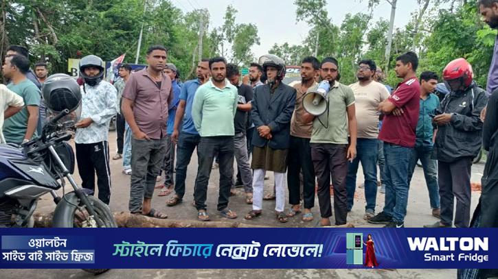 তেল না পেয়ে গোপালগঞ্জে মহাসড়কে বিক্ষোভ 