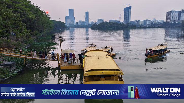 ঈদ আনন্দ উদযাপনে ভিন্ন মাত্রা হাতিরঝিলে নৌভ্রমণ