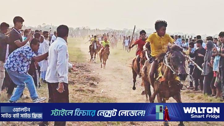 নড়াইলে ঘোড়দৌড় প্রতিযোগিতা উপভোগ করলেন হাজারো মানুষ