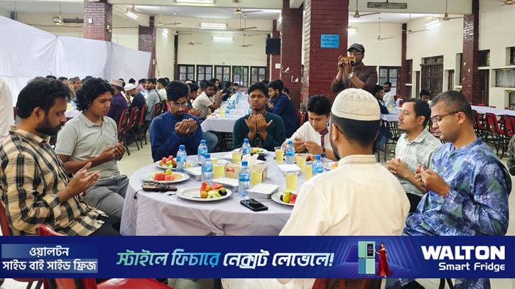জাবিতে সম্প্রীতির ইফতার, এক টেবিলে ছাত্রদল-শিবির-ইউনিয়ন