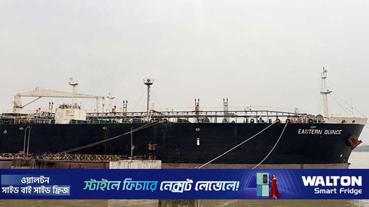 ৫১ হাজার টন জ্বালানি তেল নিয়ে দুই জাহাজ চট্টগ্রাম বন্দরে