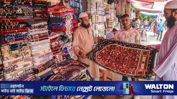 জমে উঠেছে আতর-টুপির বাজার