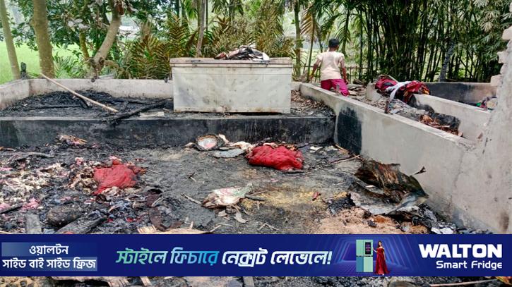 কুড়িগ্রামে অগ্নিকাণ্ডে আগুনে পুড়ল বসতবাড়ি-গরু, ক্ষতি ১৫ লাখ