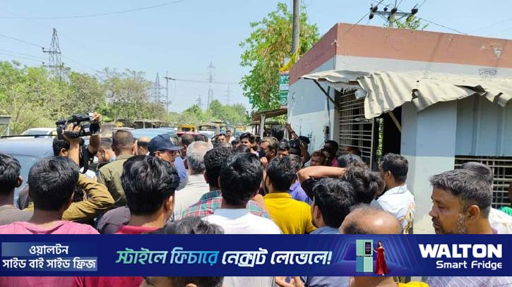 কুষ্টিয়ায় সেতুর টোল চালু করতে গিয়ে ছাত্র-জনতার বিক্ষোভের মুখে প্রশাসন