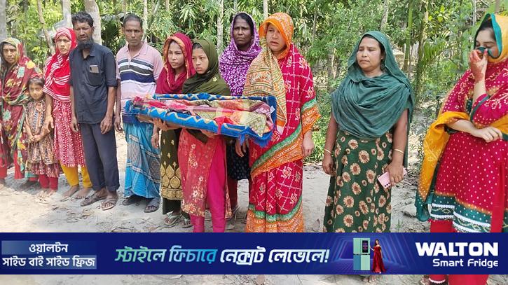 সন্তানের লাশ নিয়ে মানববন্ধনে দাঁড়িয়ে বিচার চাইলেন মা