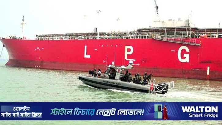 জ্বালানিবাহী জাহাজের নিরাপত্তায় নৌবাহিনীর টহল জোরদার