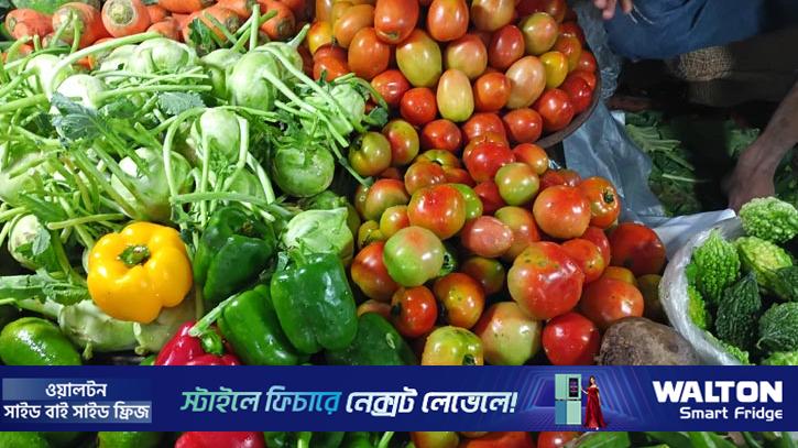 সংকট কাটেনি সয়াবিনের, বাড়তি মাছ-মুরগি ও সবজির দাম 