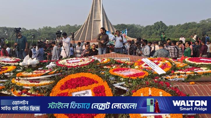 শ্রদ্ধার ফুলে বীর শহীদদের স্মরণ
