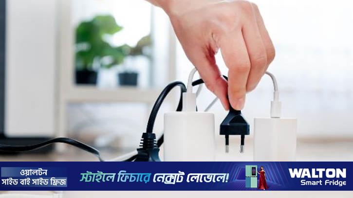 প্লাগে চার্জার লাগানো থাকলেও কী বিদ্যুৎ খরচ হয়?