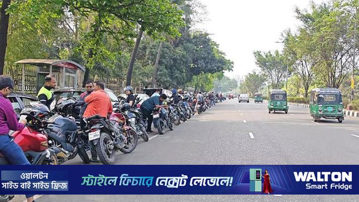 তেজগাঁও-মহাখালীতে বন্ধ একাধিক পাম্প, দীর্ঘ লাইনে ভোগান্তি