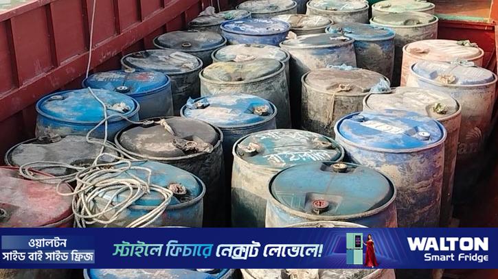পটুয়াখালীতে ৩১ ব্যারেল ডিজেল-পেট্রোল জব্দ