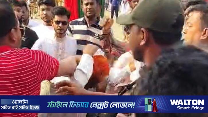 স্বাধীনতা দিবসের অনুষ্ঠানে চেয়ারে বসা নিয়ে ছাত্রদল ও জামায়াত মারামারি