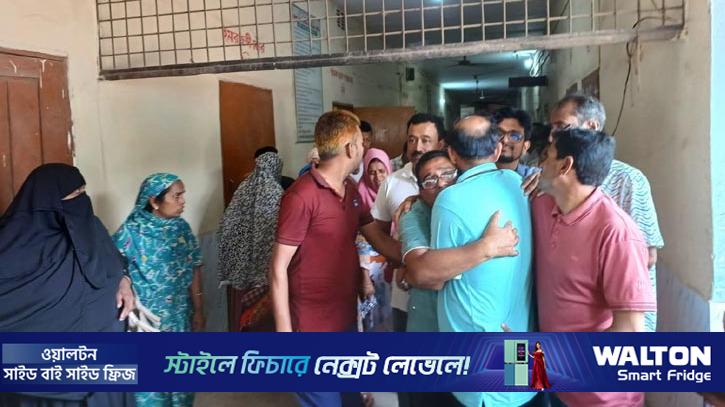 রিকশায় ওড়না পেঁচিয়ে সাংবাদিকের মায়ের মৃত্যু