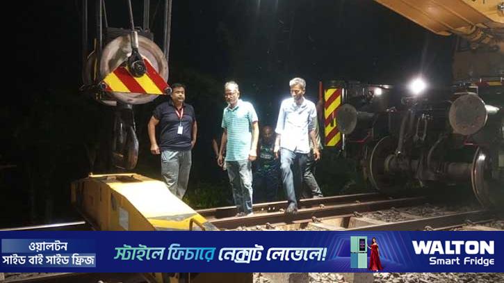 বগুড়ায় ট্রেনের লাইনচ্যুত ৯ বগি উদ্ধার শুরু