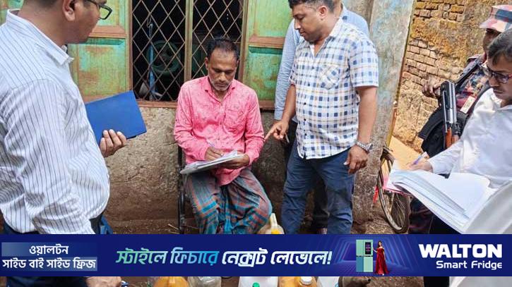 সাতক্ষীরায় বেশি দামে তেল বিক্রির করায় জরিমানা