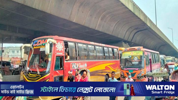 সায়েদাবাদ বাস টার্মিনালে যাত্রীর চাপ কম, লোকাল বাস-পাঠাওয়ে যাত্রী সংকট