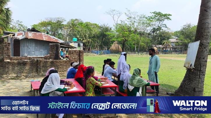 খোলা আকাশের নিচে পাঠদান