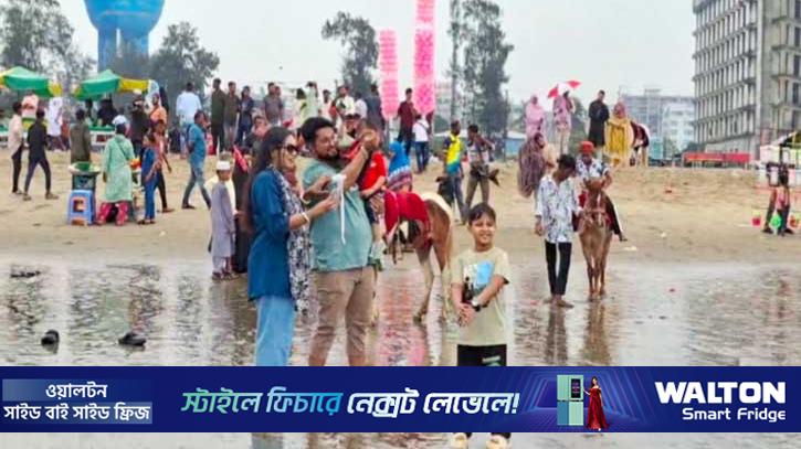 ব্যস্ততা ফেলে প্রশান্তির খোঁজে ঈদে সমুদ্রসৈকতে