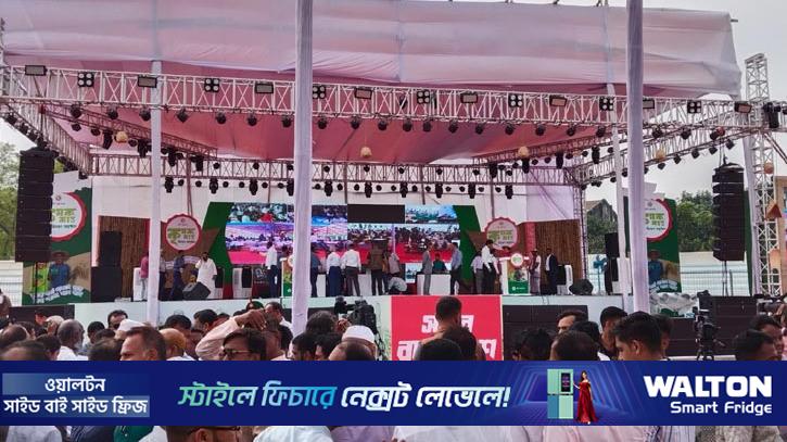 টাঙ্গাইলে প্রধানমন্ত্রীর সভাস্থলে আসতে শুরু করেছেন নেতাকর্মীরা