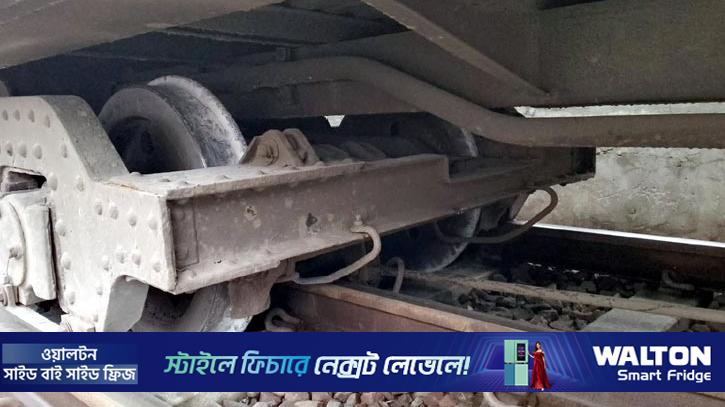 বোচাগঞ্জে দোলনচাঁপা এক্সপ্রেস লাইনচ্যুত