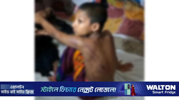 গোসল না করায় শিশুকে বেত্রাঘাত, শিক্ষক আটক