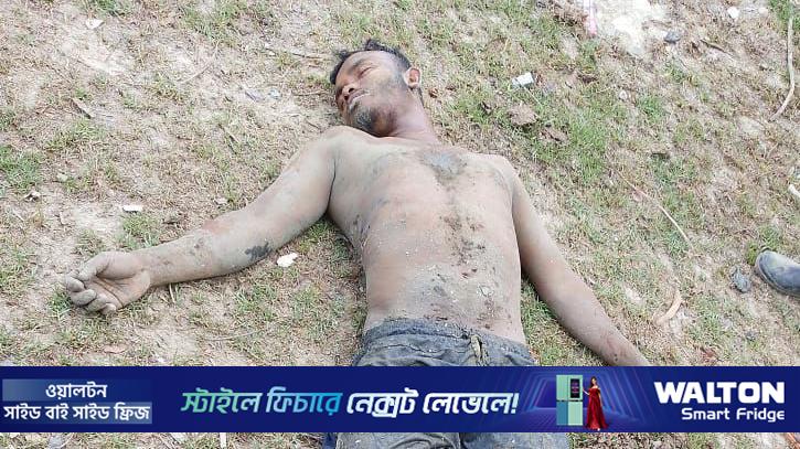 উখিয়া সীমান্তে মাইন বিস্ফোরণে আহত রোহিঙ্গা যুবক 