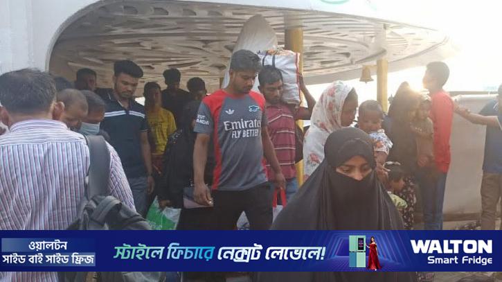 দক্ষিণাঞ্চলফেরত মানুষে সরগরম সদরঘাট