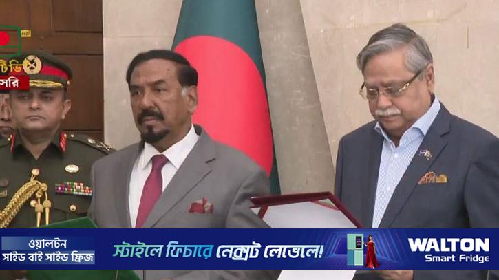 স্পিকার-ডেপুটি স্পিকারকে শপথ পড়ালেন রাষ্ট্রপতি  