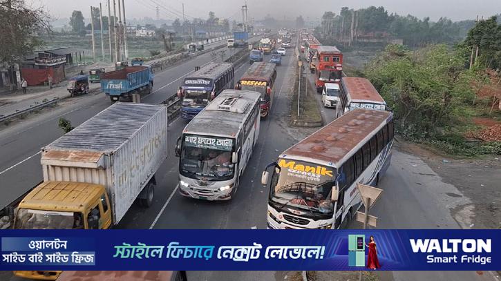 ‘দেড় ঘণ্টার পথ পাড়ি দিতে লাগল ১২ ঘণ্টা’