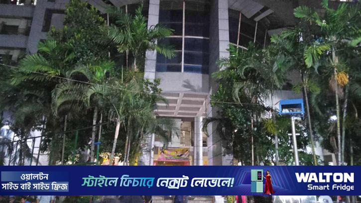 ঢামেক প্রাঙ্গণে অজ্ঞাত যুবকের লাশ