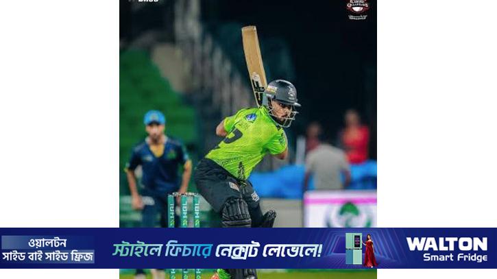 পারভেজের ঝড়ের পর মোস্তাফিজের ২ উইকেট