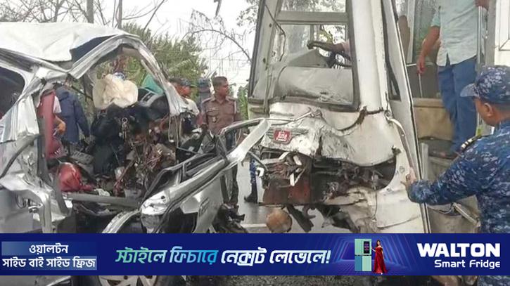 বাগেরহাটে সড়ক দুর্ঘটনায় নিহতের সংখ্যা বেড়ে ১৪, একই পরিবারের ১১ জন