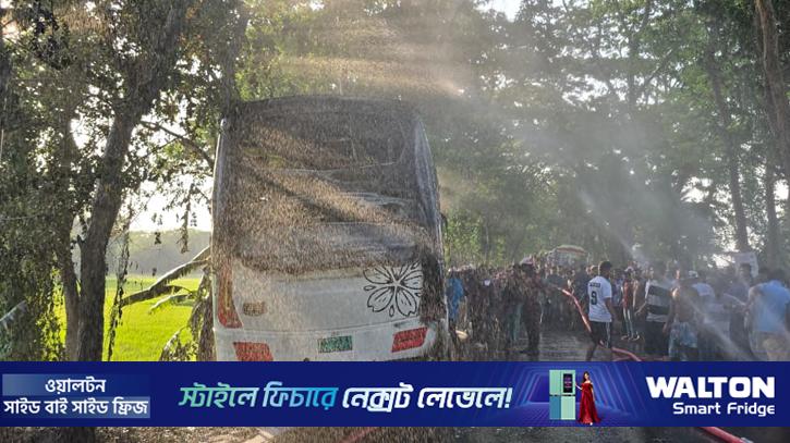 মাদারীপুরে চলন্ত বাসে অগ্নিকাণ্ড, নিহত ১