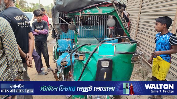 কেরাণীগঞ্জে অ্যাম্বুলেন্স ও অটোরিকশা সংঘর্ষে আহত ৬