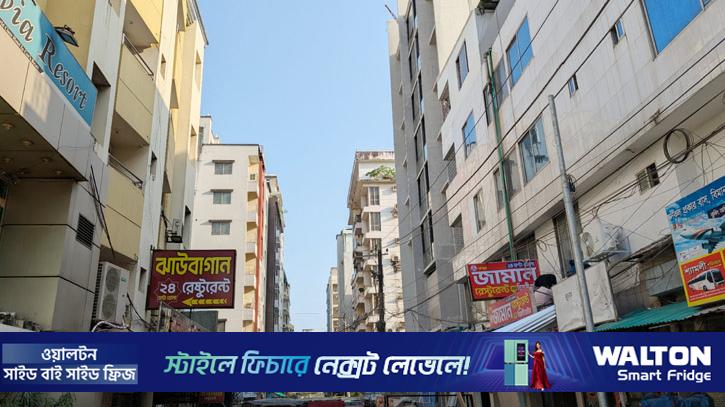 কক্সবাজারে পর্যটকদের সেবায় পর্যটন কর্মীদের ‘নীরব কান্না’