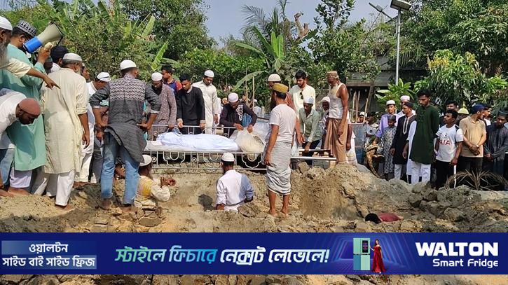 পাশাপাশি কবরে এক পরিবারের ৯ জন
