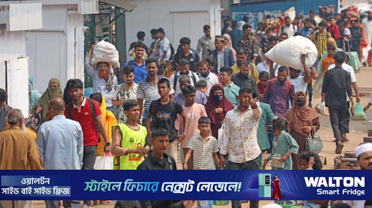 স্বস্তিতে কর্মস্থলে ফিরছে মানুষ