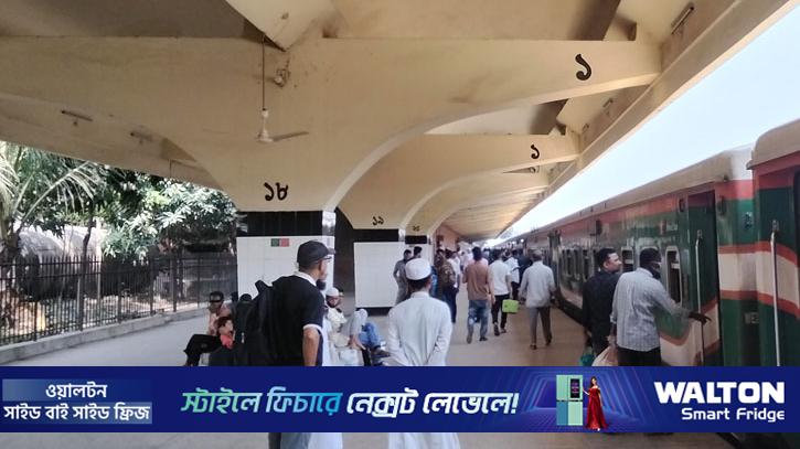 সময় ধরে ছাড়ছে ট্রেন, কমলাপুর স্টেশনে নেই অতিরিক্ত চাপ
