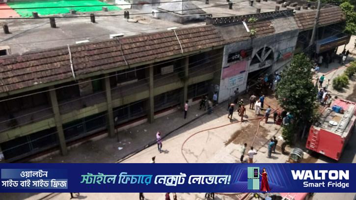 ষোলশহরে শপিং কমপ্লেক্সে আগুন