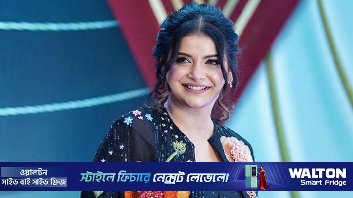 আম্মু কল দিয়ে বলল, কালকের ছবিগুলো পাঠাও