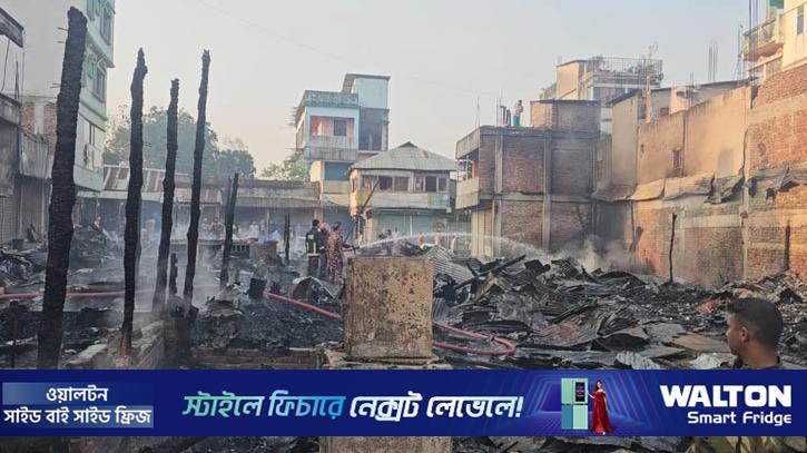 দীঘিনালায় মধ্যরাতের আগুনে পুড়ল ৩৫ দোকান