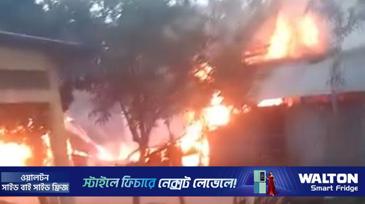 জমি নিয়ে বিরোধে মায়ের ঘরে আগুন দিল ছেলে