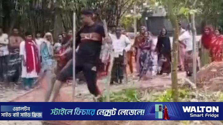 ‘জমি কম দেওয়ায়’ বাবার কবর ভাঙচুর