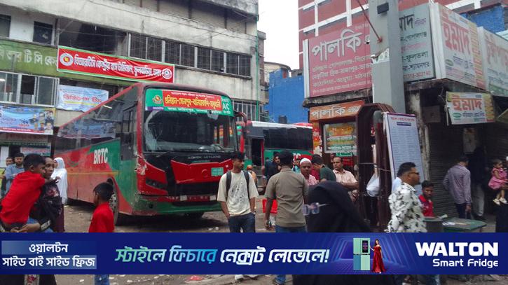 বাড়তি ভাড়ার আক্ষেপ নিয়ে ঈদের দ্বিতীয় দিনেও বাড়ি ফিরছে মানুষ