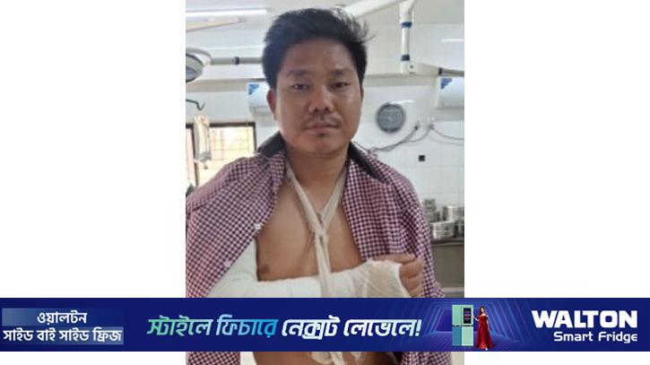 অকটেন না পেয়ে ট্যাগ অফিসারকে পিটিয়ে হাত ভাঙলেন যুবকরা  